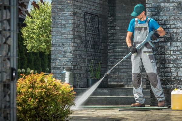 Outside House Cleaning in Gallatin