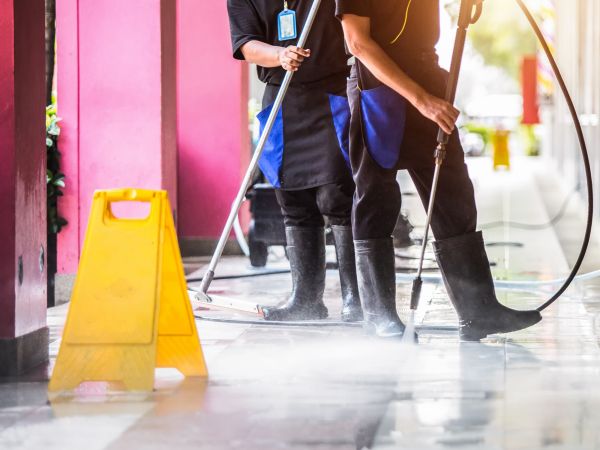 Store Powerwashing in Gallatin